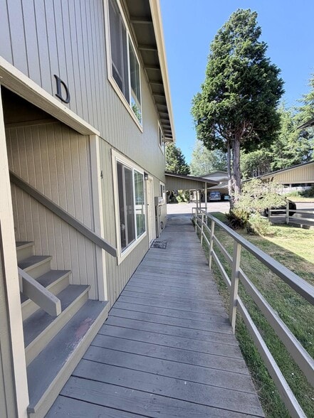 Building Photo - 511 Ranch Rd