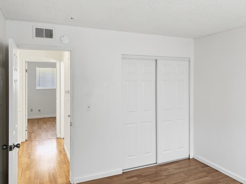 Building Photo - 440 Caribrook Way