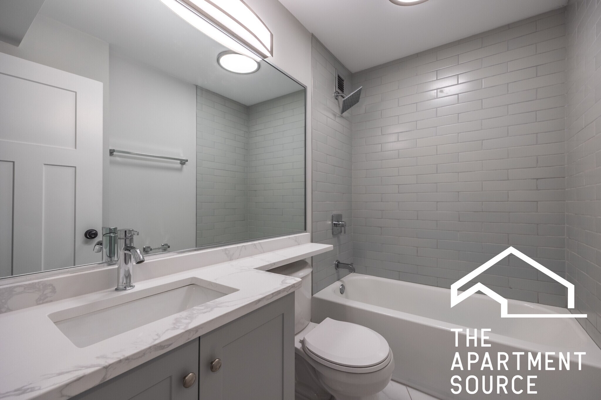 Building Photo - 1214 N La Salle Dr