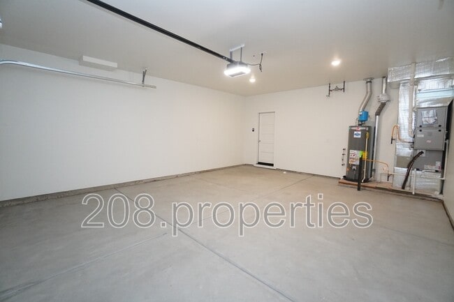 Building Photo - 1333 N Webb Wy