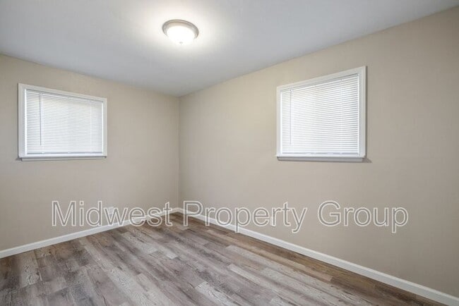 Building Photo - 10 Juno Dr