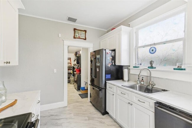 Building Photo - 1206 E Frierson Ave