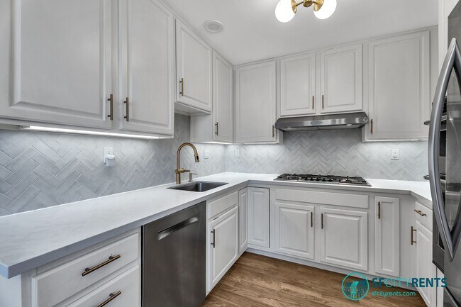 Building Photo - Noe Valley/Dolores Heights: Luxury Condo w/ Expansive Private Deck & 2 Car Parking