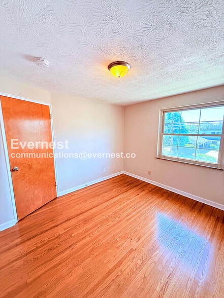 Building Photo - 1789 Kings Ct