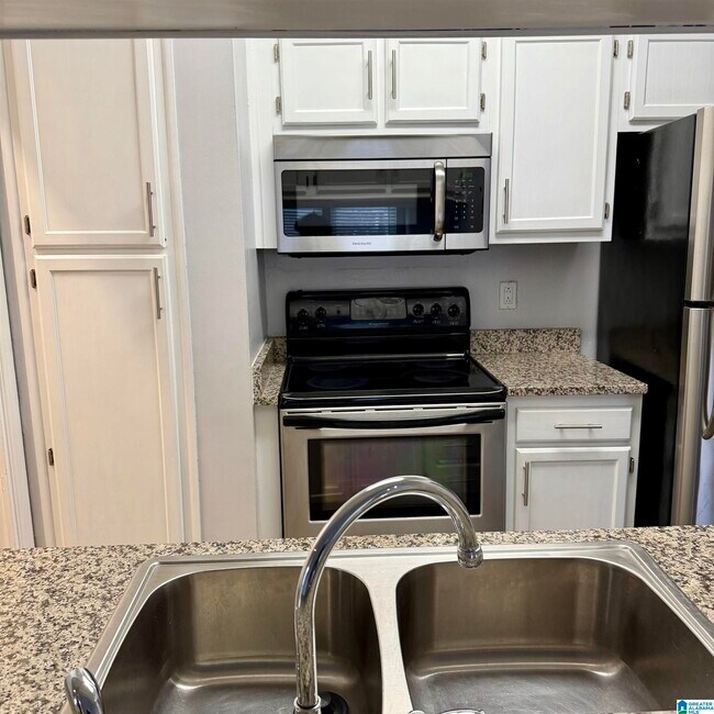 Building Photo - 1932 Waterford Pl