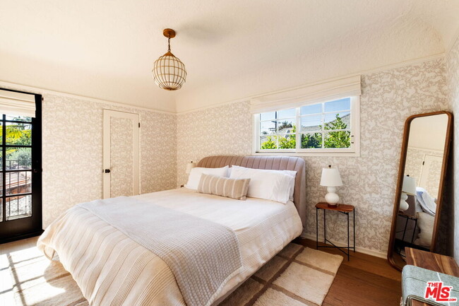 Building Photo - 6677 Maryland Dr