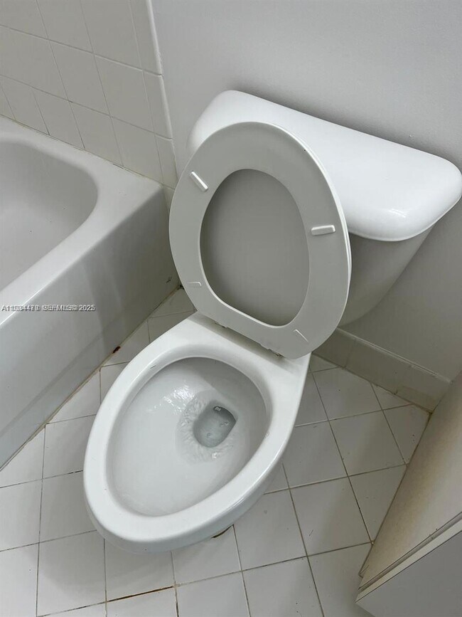 Building Photo - 2911 SE 13th Rd