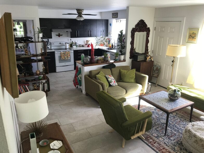 Building Photo - 301 N Grant Ave