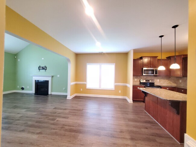 Building Photo - Gorgeous Home In Turnberry Subdivision