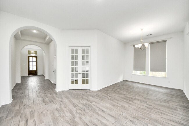 Building Photo - 10910 Wardrop Pl