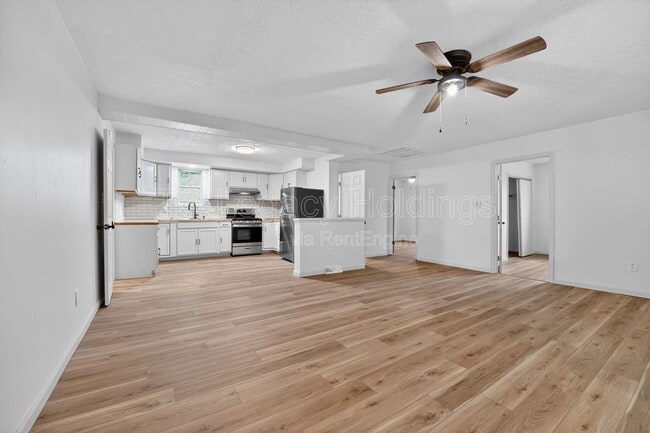 Building Photo - 301 Chew St