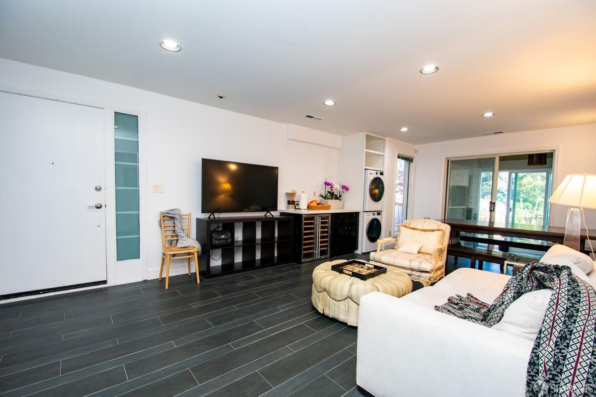 Building Photo - 127 Knockash Hill