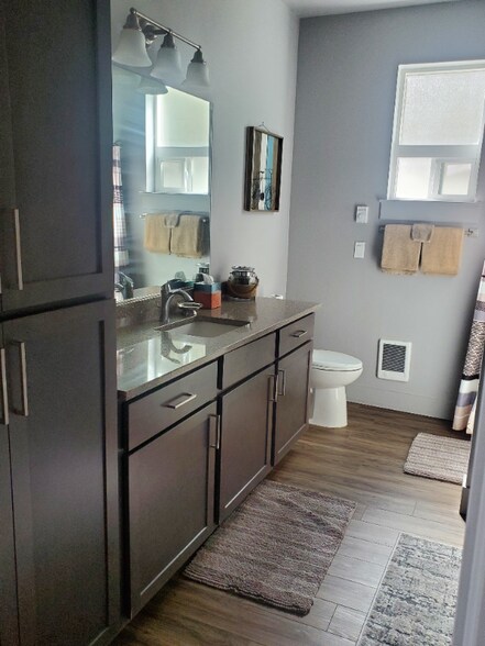 Building Photo - 1724 N Solomon Ct