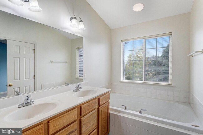 Building Photo - 14217 Hunters Run Way