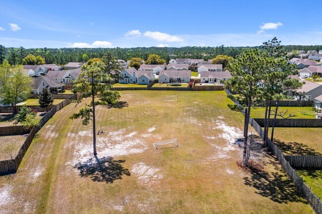 Building Photo - Holly Ridge 4 Bedroom