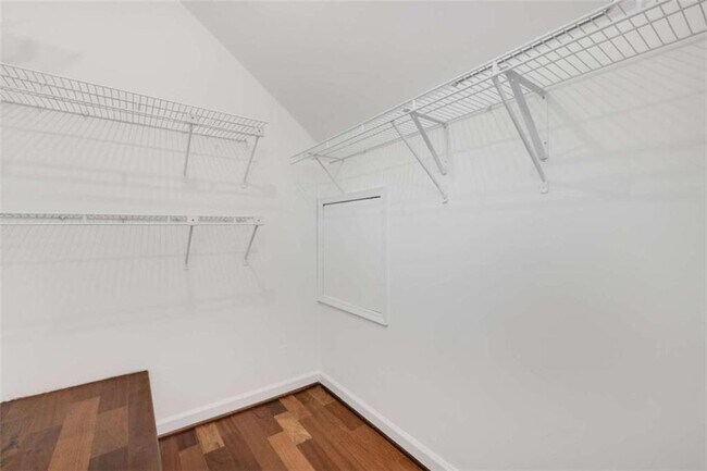 Building Photo - 654 Cleburne Terrace NE