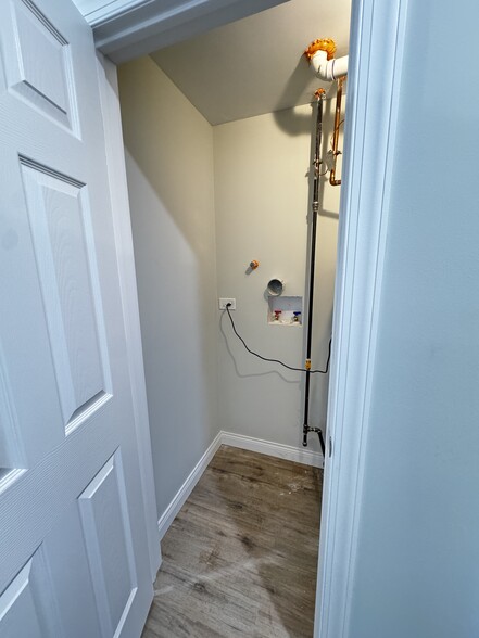 Building Photo - 6807 S Paulina St