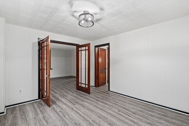 Building Photo - Gorgeous 3 bedroom home in Clairton availa...