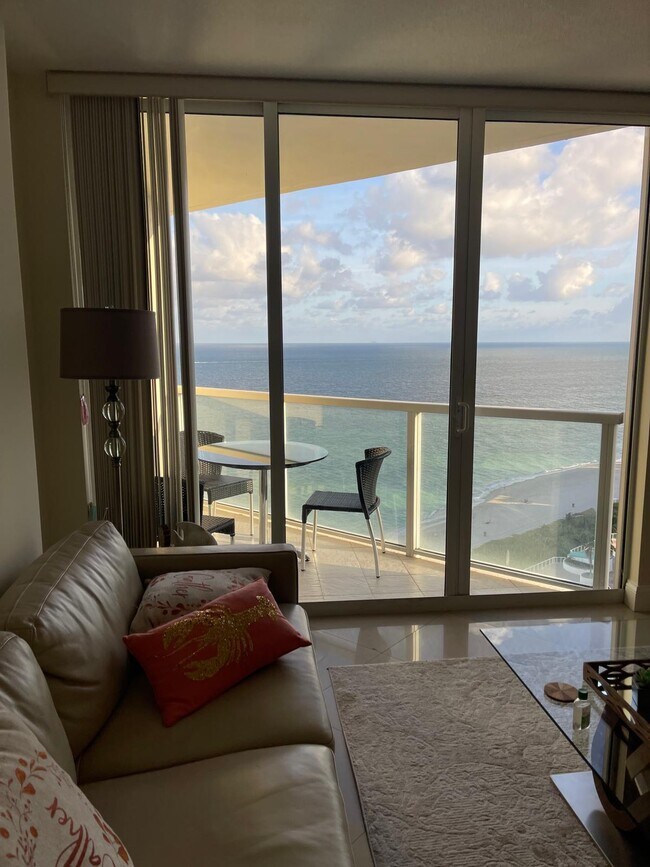 Building Photo - 16699 Collins Ave