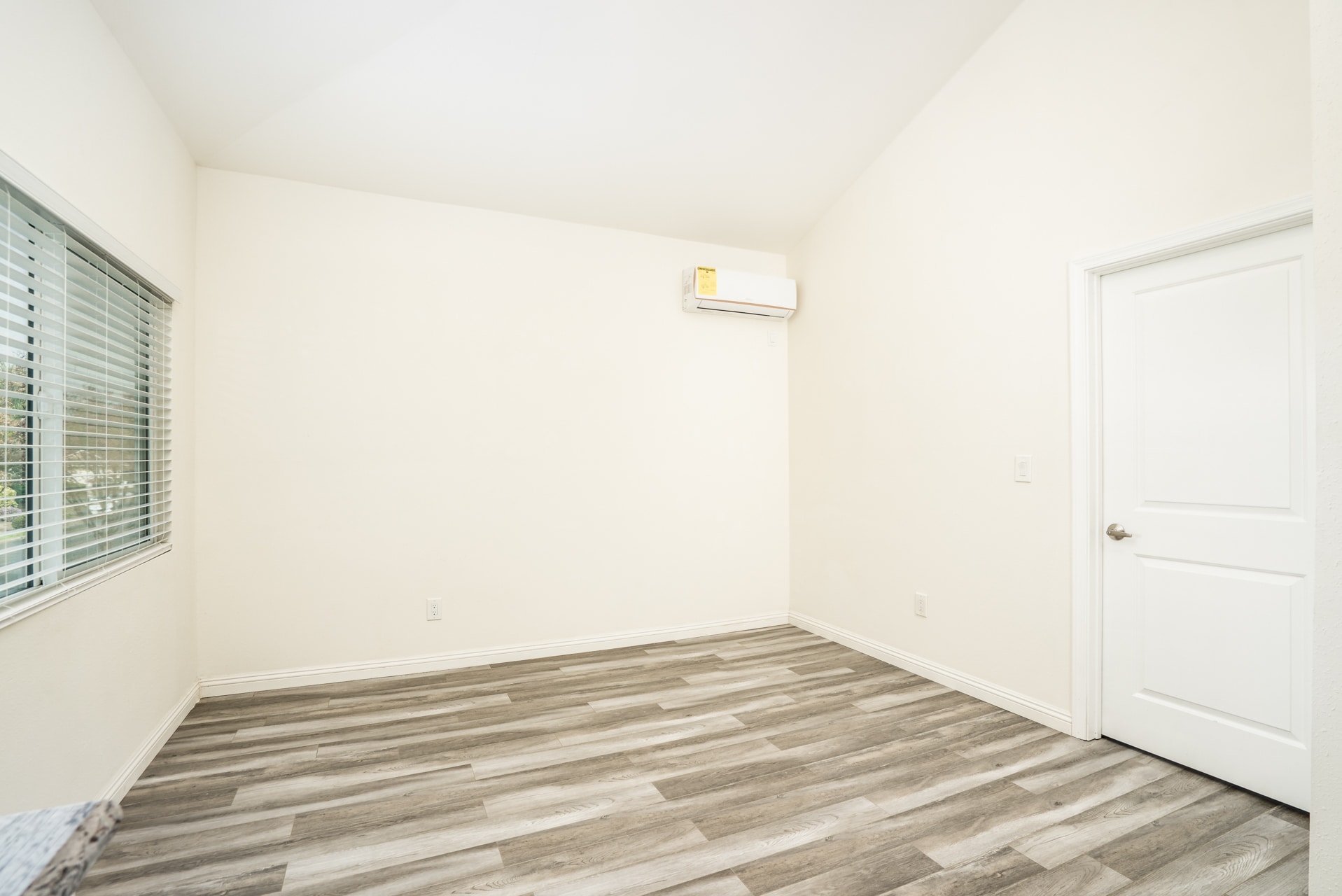 Building Photo - 14584 Highcrest Cir