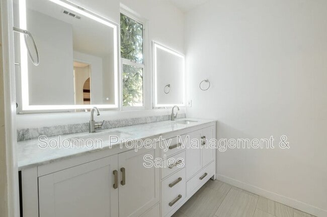 Building Photo - 316 Surfrider Way