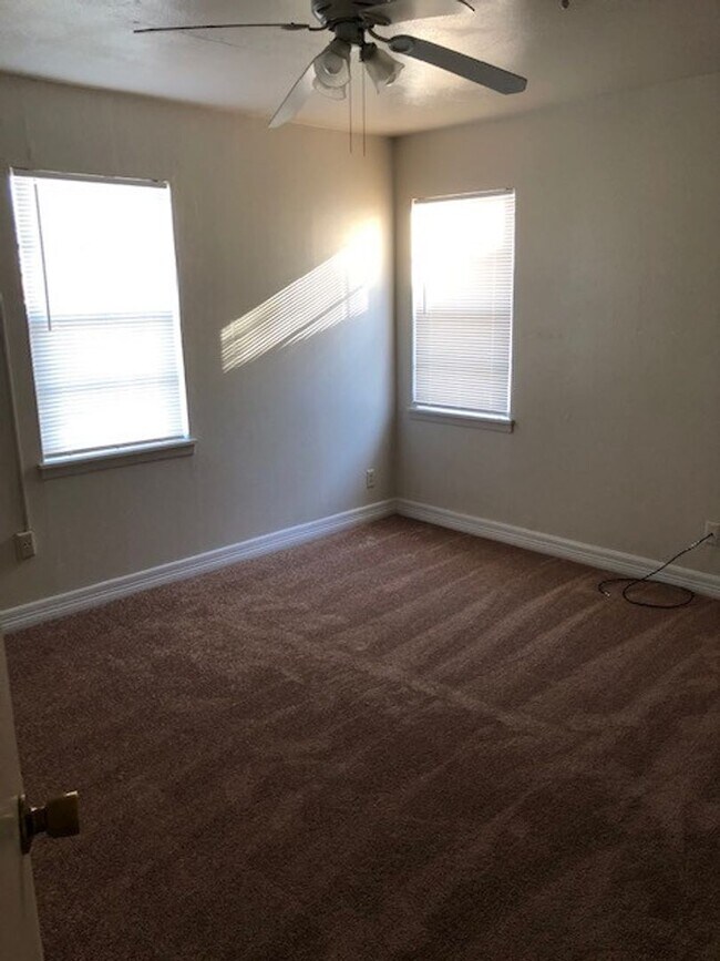 Building Photo - *Lease Pending* Comfortable three bedroom home!