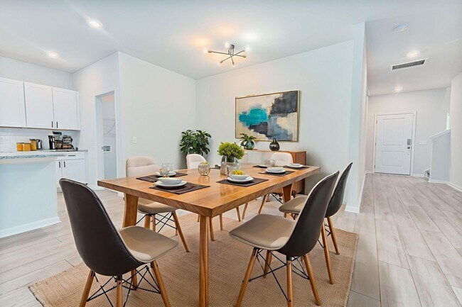 Building Photo - Bright & Spacious Living in Charleston’s Grand Bees!