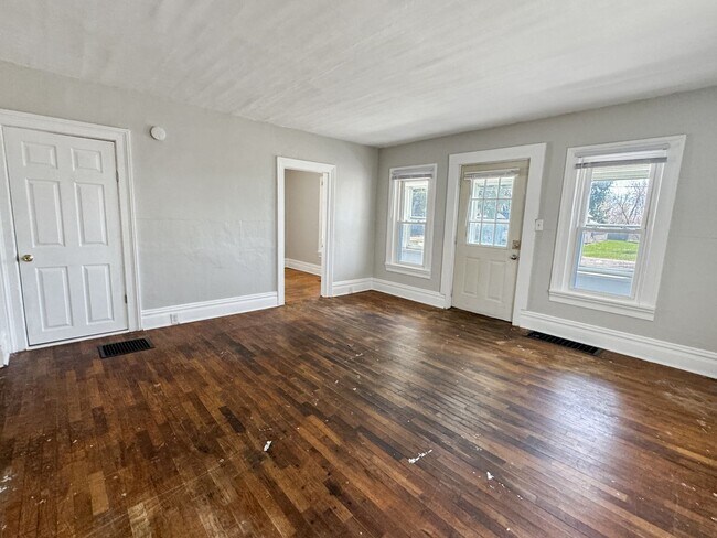Building Photo - Own Your Own 3 Bedroom Home