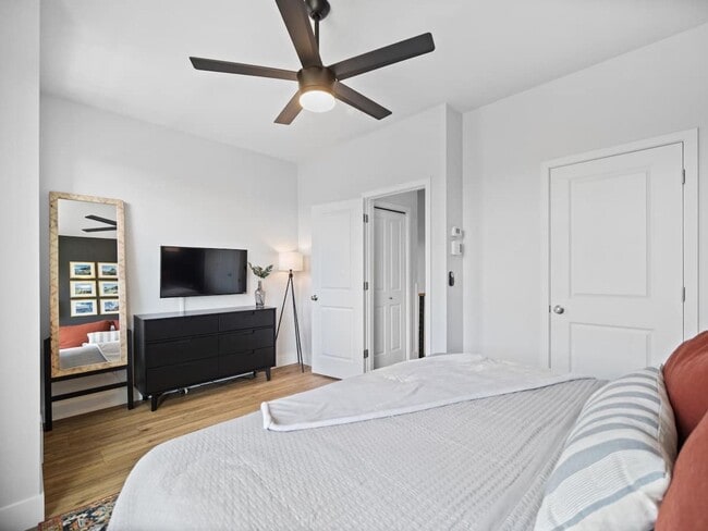 Building Photo - Beautiful Townhouse In Spokanes Kendall ya...