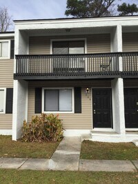 Building Photo - Townhouse Close to Summerville High School