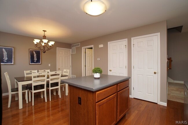 Building Photo - 307 Shady Rock Ln