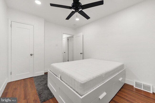 Building Photo - 4321 Palmetto St