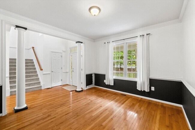 Building Photo - 4107 Lakeview Pkwy