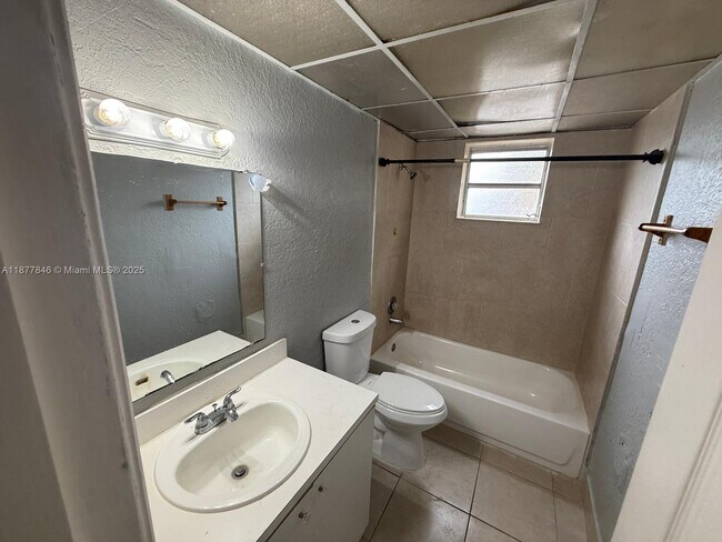 Primary Photo - 575 W 69th St