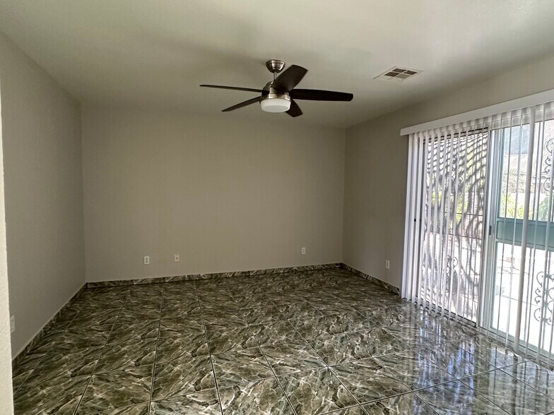 Building Photo - 4160 Country Garden Ave