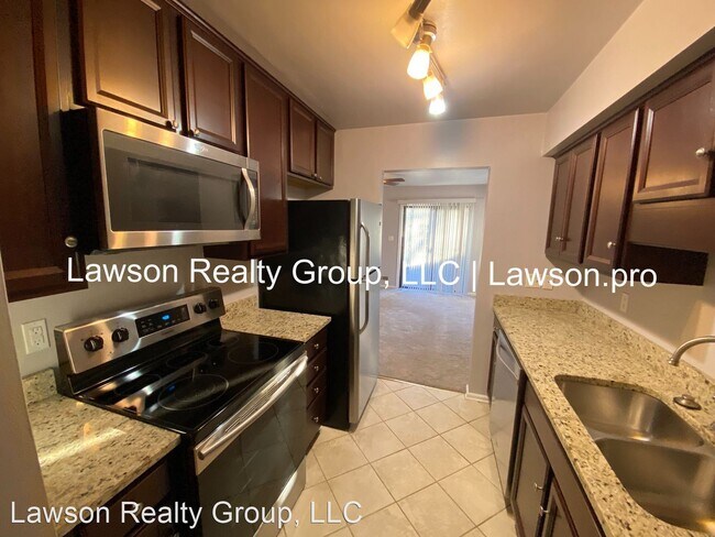 Building Photo - 2 br, 3 bath House - 2429 Avenham Ave SW #7