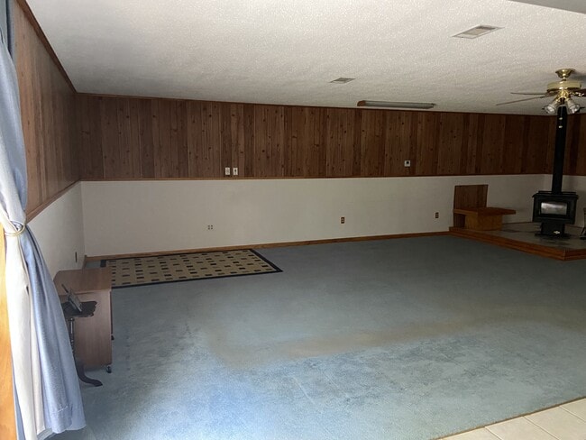 Building Photo - 18601 Honeysuckle Ln