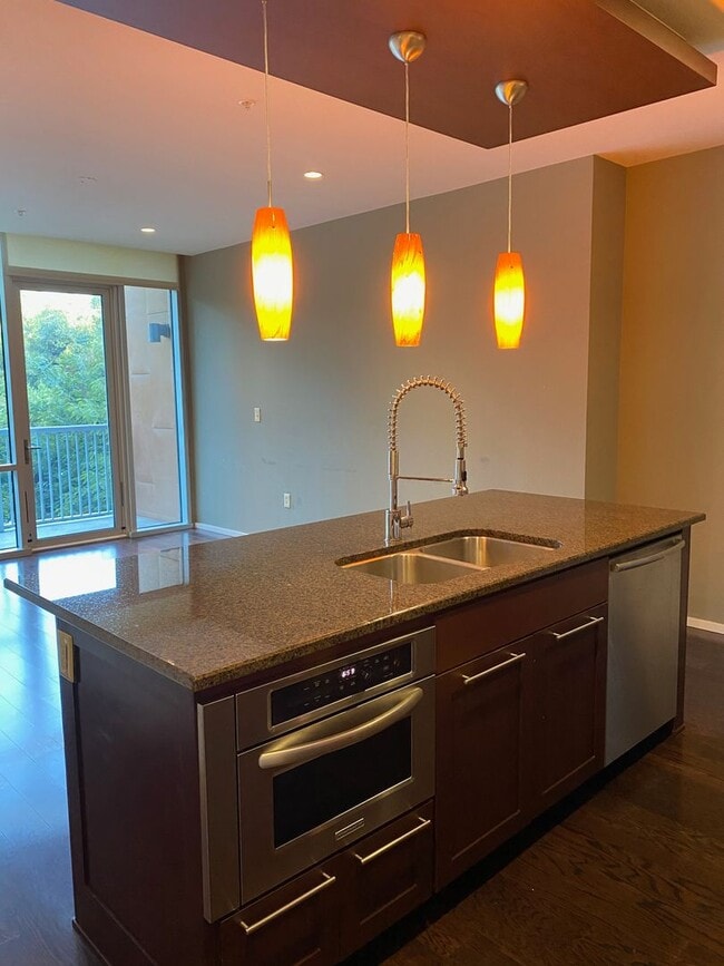 Building Photo - Beautiful at Barton Place!
