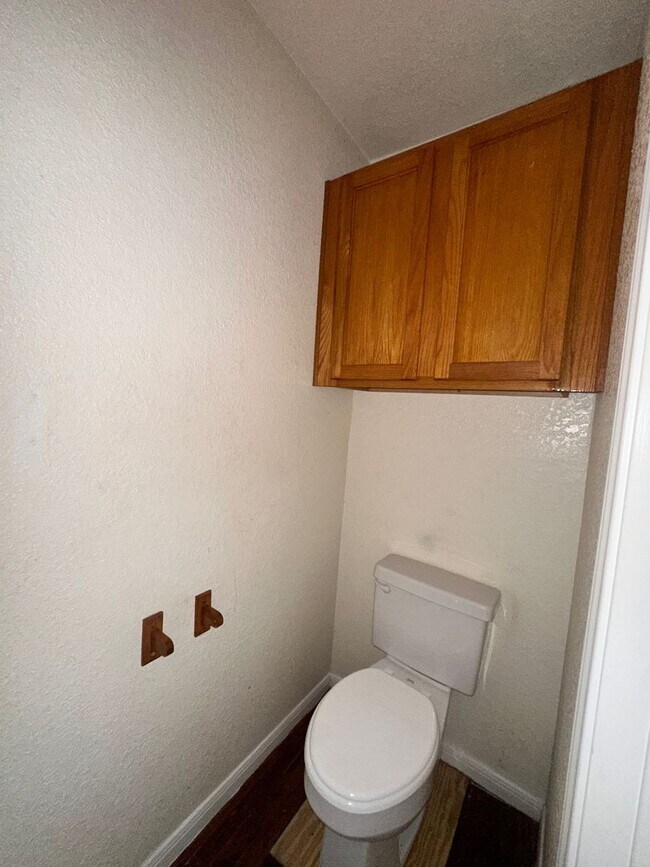 Building Photo - Conveniently located- Water and Trash Included