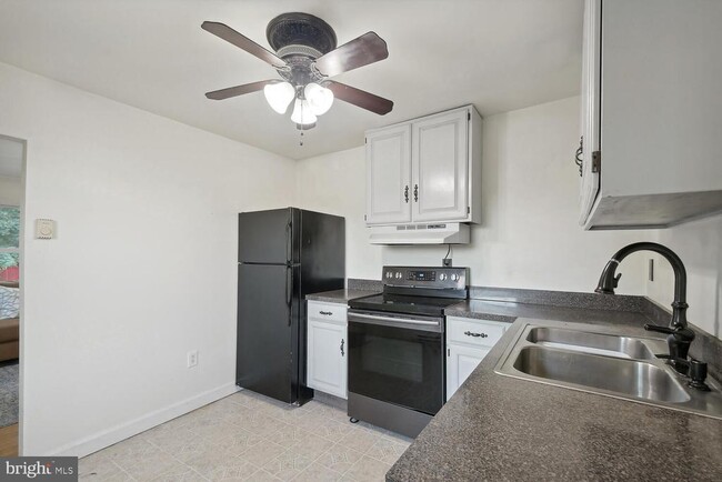 Building Photo - 18390 Silcott Springs Rd