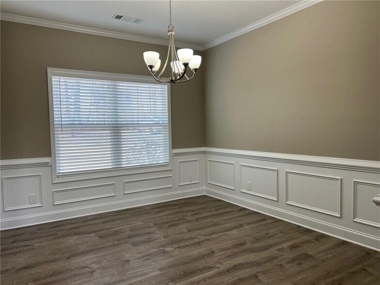 Building Photo - 732 E Jefferson St