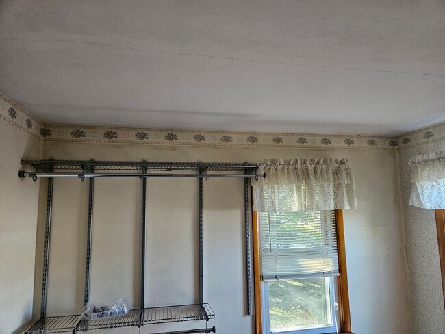 Building Photo - 209 Maple Ct