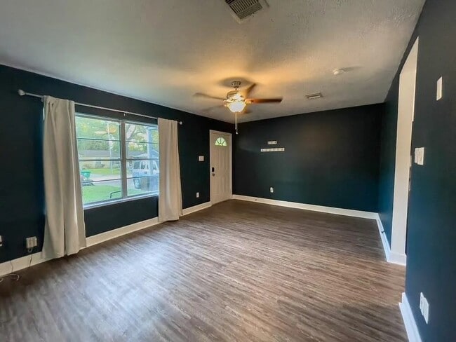 Building Photo - 5211 Myrtlewood St