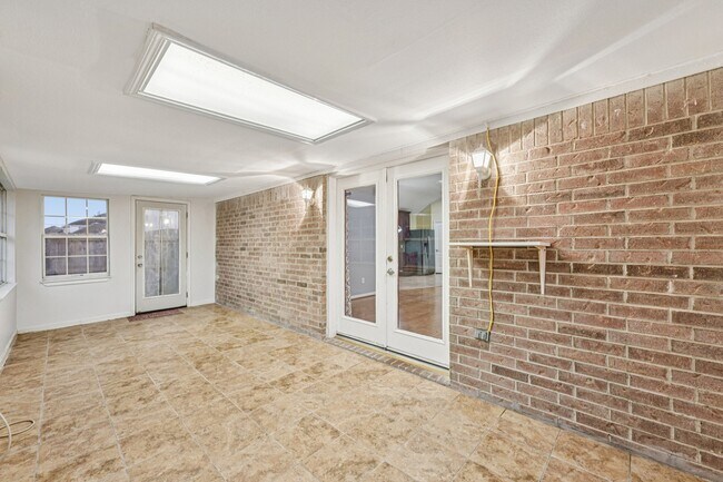 Building Photo - 15114 Magnoliabough Pl