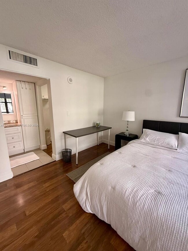 Building Photo - 17011 N Bay Rd