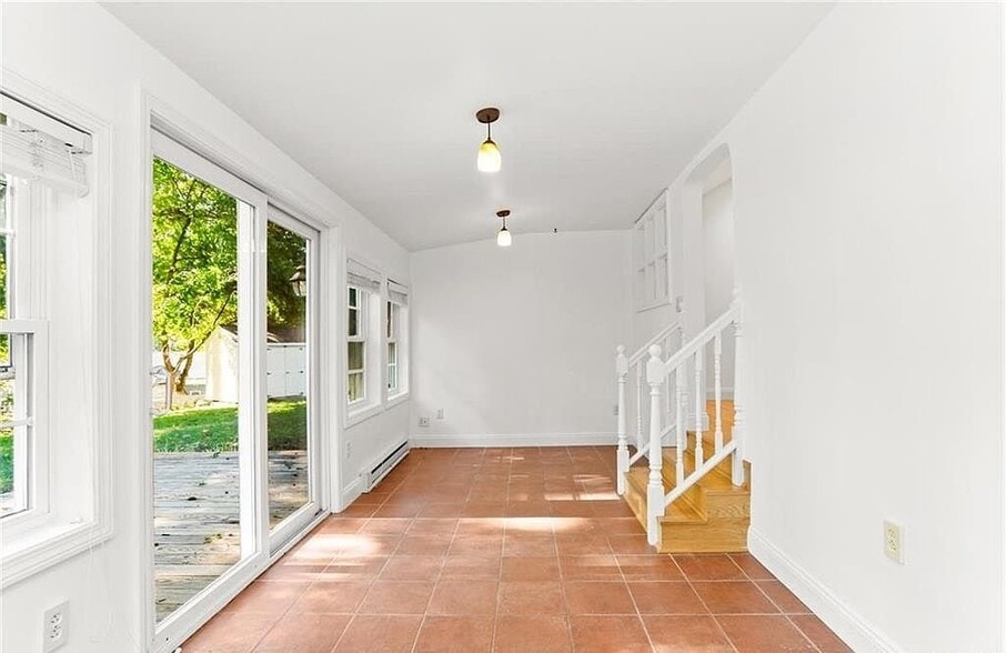 Building Photo - 8 Deerwood Ct