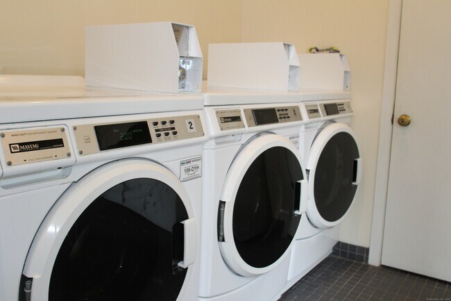 Building Photo - 1623 Old Pond Ln