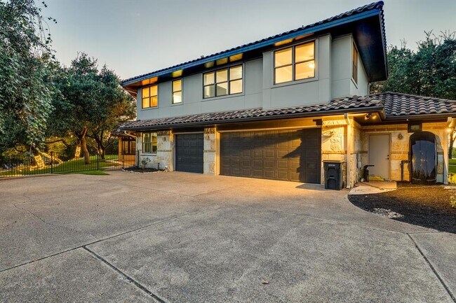 Building Photo - 813 Moonlight Bay Dr