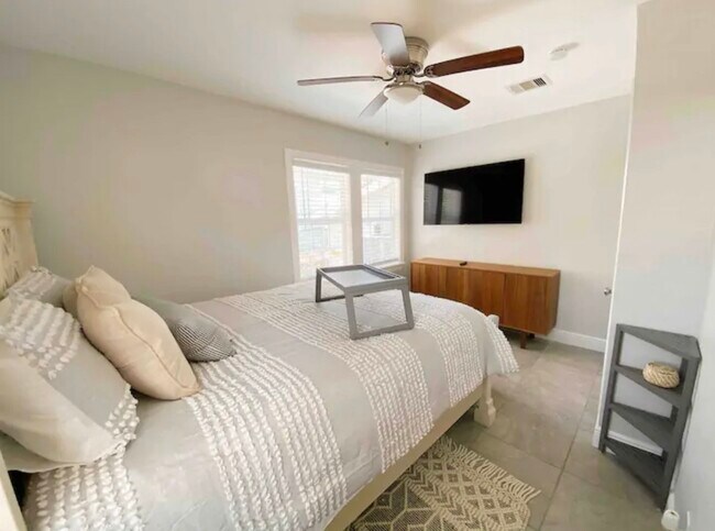 Building Photo - 4312 Avenue O 1/2