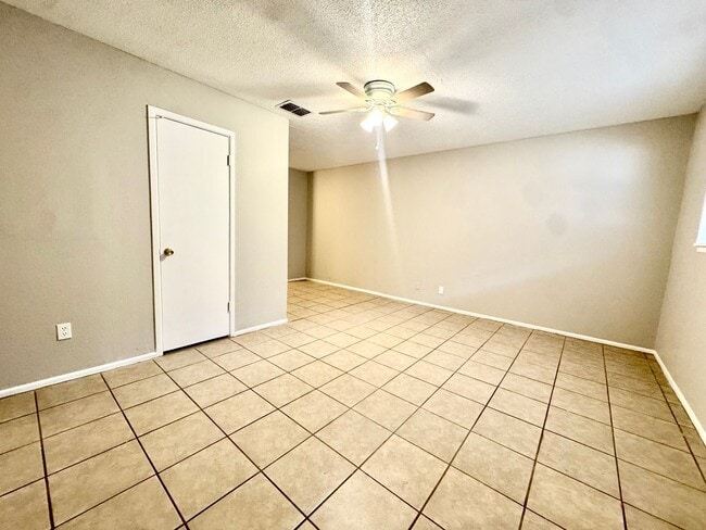 Building Photo - Unbelievable location! Available Today!